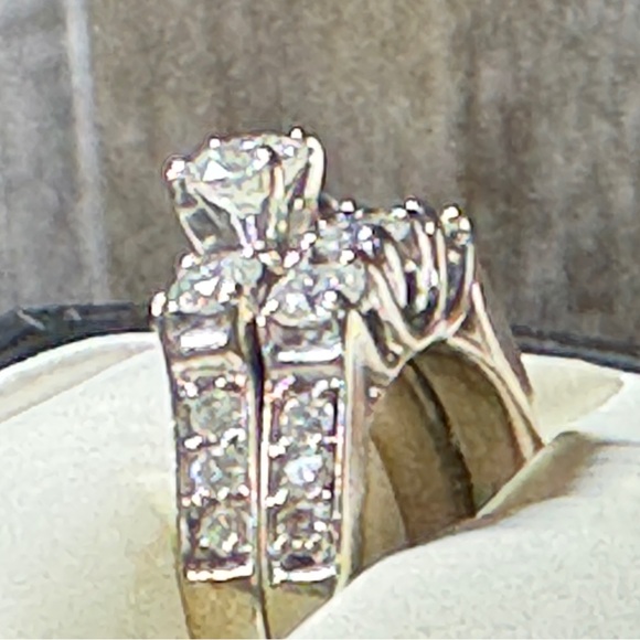 Elegant Diamond Wedding Set - Picture 7 of 16